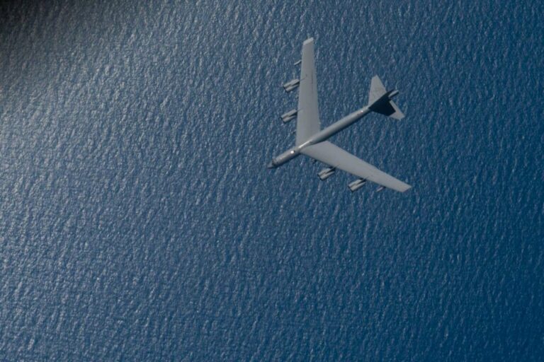 Bombarderos de EE.UU. hacen demostraciones de ataques en Caribe ante tensión con Venezuela