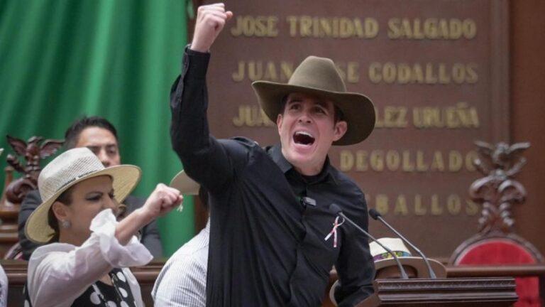 Enseñaremos a Morena a respetar el Movimiento del Sombrero tras asesinato de Carlos Manzo, asegura Carlos Bautista Tafolla