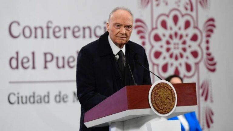 Renuncia Gertz Manero a la FGR para ser embajador