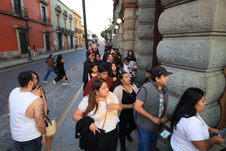 Con éxito total, Gobierno de Oaxaca proyecta “Frankenstein” de Guillermo del Toro en el teatro Macedonio Alcalá