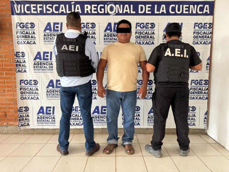 Fiscalía de Oaxaca ejecuta orden de aprehensión y detiene a ex policía municipal de Jocotepec por triple homicidio ocurrido en la región de la Cuenca