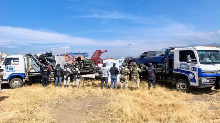 Fiscalía realiza cateo en deshuesadero, aseguran autopartes y bolsas con drogas en San Andrés Zautla