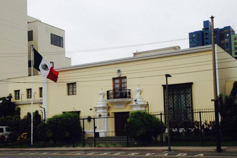 Perú incrementa resguardo en Embajada de México por peligro de fuga de exprimera ministra