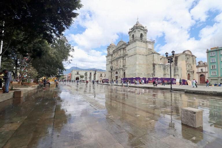 Refuerzan limpieza en el Centro Histórico con intervención en la Alameda de León