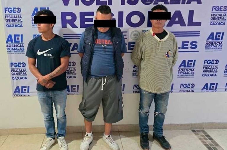 Fiscalía vincula a proceso a tres detenidos por narcomenudeo afuera de una Escuela Secundaria de Santa María Coyotepec