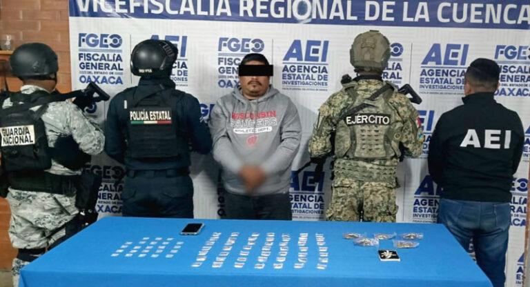 Fiscalía de Oaxaca detiene a una persona en flagrancia y asegura dosis de cristal y mariguana en San Juan Bautista Valle Nacional