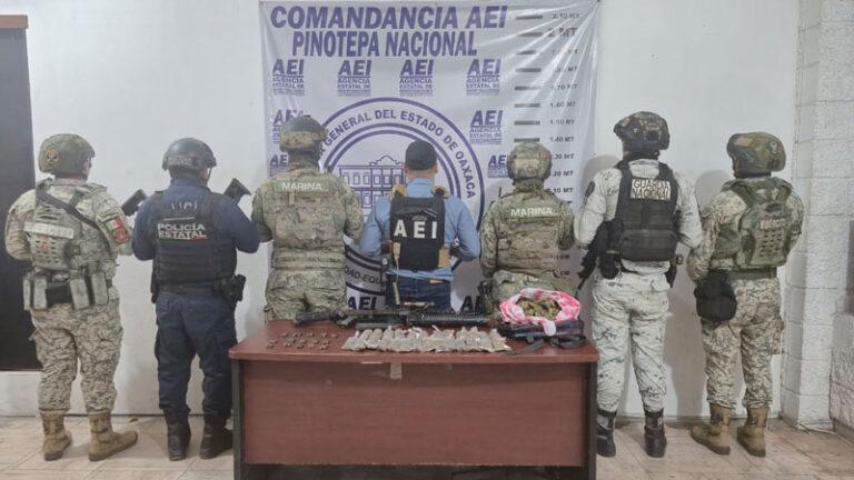Fiscalía de Oaxaca, Marina, DEFENSA y Guardia Nacional aseguran lanza granadas, fusil tipo “cuerno de chivo” y paquete con droga tras operativo conjunto en la Costa
