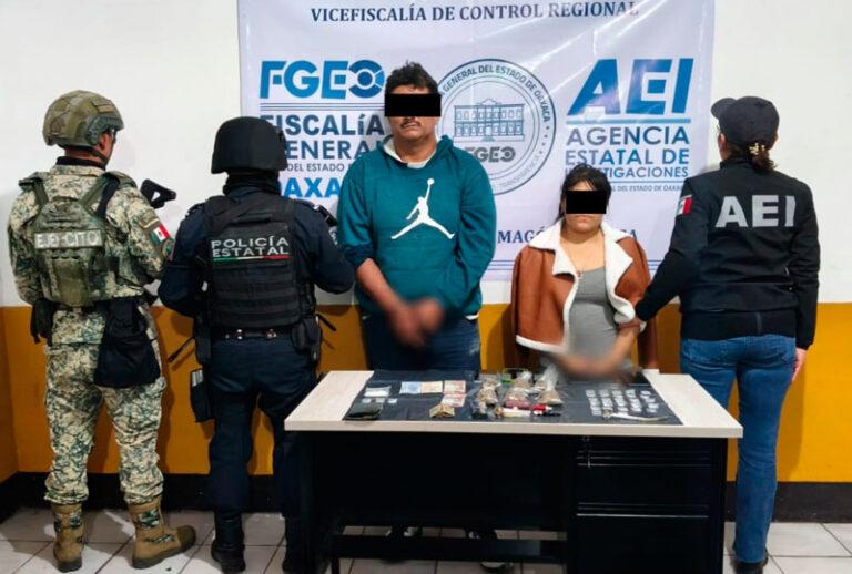 Fiscalía de Oaxaca realiza cateo en Teotitlán, detienen a dos personas, aseguran drogas y una motocicleta