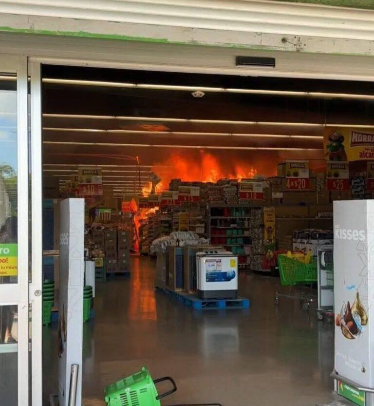 Falso que Bodega Aurrera Salina Cruz lo hayan incendiado, el hecho real fue registrado en Cozumel