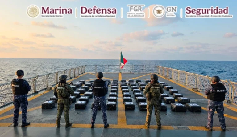 Aseguran dos toneladas de presunta cocaína en operación marítima en Acapulco