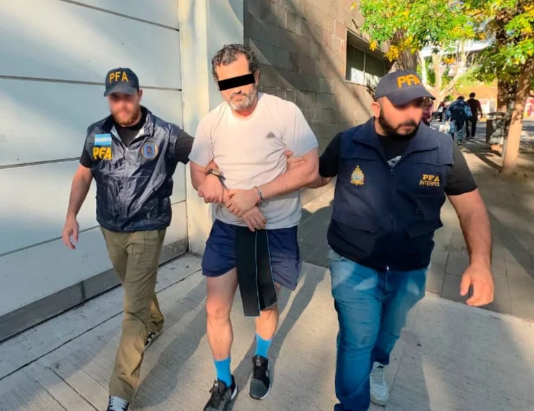 Contralmirante acusado de ser ‘huachicolero’ pedirá asilo político en Argentina