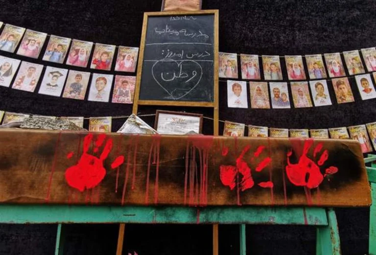 Irán precisa que saldo del bombardeo a escuela en Minab dejó 155 muertos, 120 eran niños