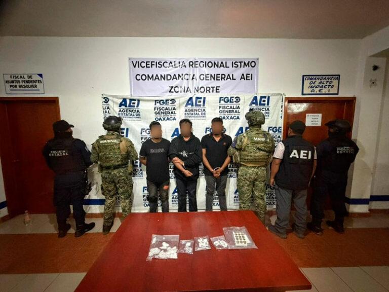 Personal naval en coordinación interinstitucional detiene a cinco presuntos infractores de la ley y brinda seguridad perimetral para la ejecución de orden de cateo en Oaxaca 