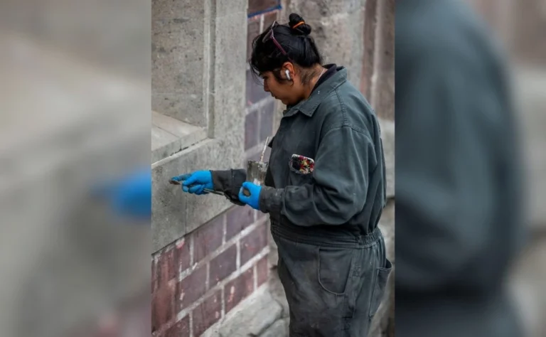Casi la mitad de las madres ocupadas en México sólo reciben un salario mínimo: Inegi