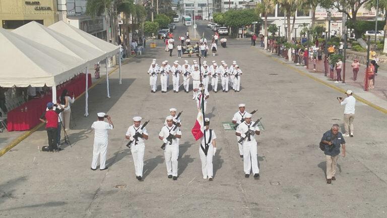 Personal naval participa en los desfiles conmemorativos  de la Batalla de Puebla en Juchitán y en el puerto de Salina Cruz, Oaxaca