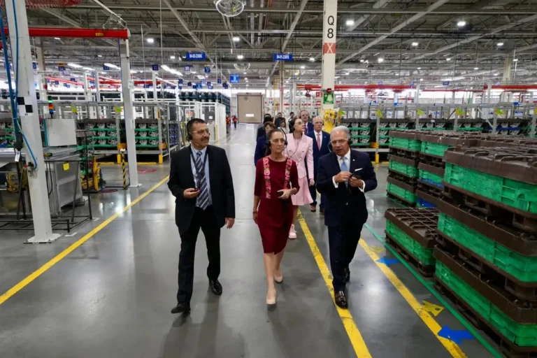 Encabeza Sheinbaum anuncio de inversión de General Motors por mil mdd para producir 80 mil autos anuales
