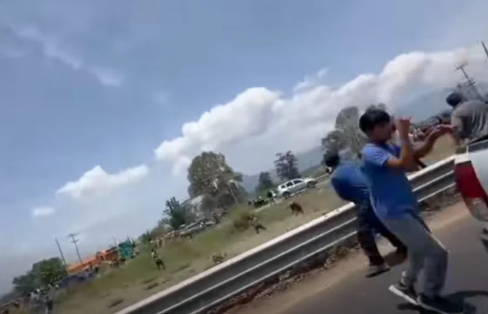 oaxca-edil-de-san-pablo-villa-de-mitla-y-morenistas-disparan-a-bloqueo-carretero-de-la-cnte