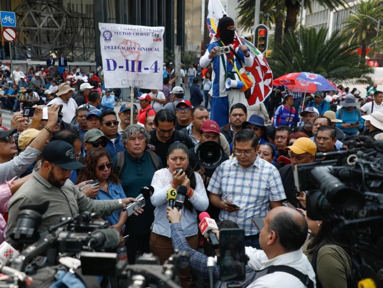 CNTE concluye mesa de negociación sin acuerdos; mantienen huelga y anuncian cierre de carreteras