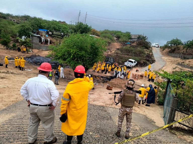 Continúan acciones de atención por derrame de combustóleo en Salina Cruz: Protección Civil