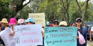 Aspirantes entregan pliego petitorio a la UNAM y piden repetir de forma presencial el examen de ingreso