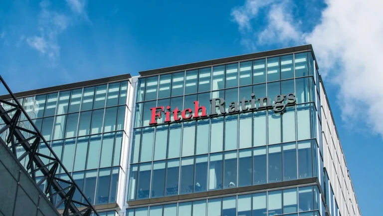 Fitch: Periodo prolongado de revisiones del T-MEC agravaría incertidumbre empresarial