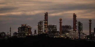 Gobierno federal buscará producción de 1.8 barriles diarios de petróleo y transición a energías limpias