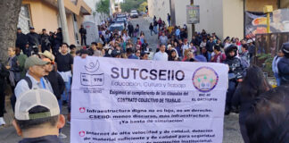 Integrantes del SUTCSEIIO protestan en el Cerro del Fortín; exigen cumplimiento de contrato colectivo