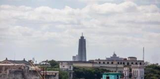 Red eléctrica de Cuba colapsa y deja sin luz a 10 millones de personas