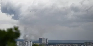 Rusia bombardea Kiev y Ucrania ataca refinerías y petroleros rusos en escalada de guerra de drones