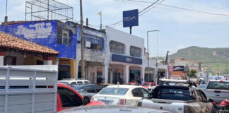 Asaltan sucursal bancaria en Tehuantepec; buscan a dos sujetos armados