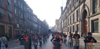 Policías de SSC blindan calles aledañas a Palacio Nacional previo a reunión de Sheinbaum con sección 22 de CNTE