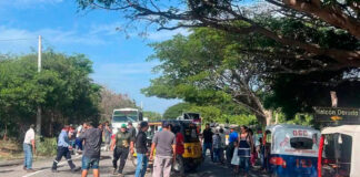 Bloquean carretera Transístmica entre Tehuantepec y Juchitán; exigen restablecer energía eléctrica