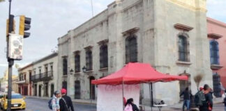 Trabajadores de Fintras bloquean calles del Centro Histórico de Oaxaca