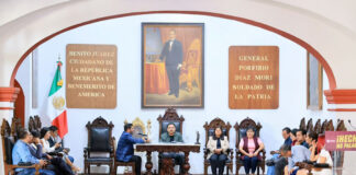 Cabildo de Oaxaca de Juárez reconoce la trayectoria de Carlos Roberto Aguilar Jiménez