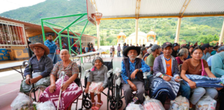 Entrega DIF Oaxaca apoyos alimentarios y de movilidad en la Sierra Sur