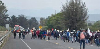 Organizaciones bloquean autopista Oaxaca-Cuacnopalan en Nochixtlán