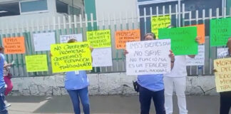 Protestan trabajadores del Hospital Civil de Oaxaca por falta de elevador y carencias