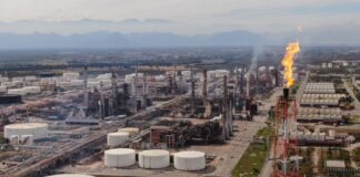 Nuevo León pide a Pemex y ASEA explicación por olores que apuntan a la refinería de Cadereyta