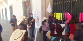ACOPP protesta frente al Palacio de Gobierno para exigir mesa de trabajo con autoridades estatales