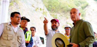 Jesús Romero y titular de SICT, Jesús Antonio Esteva, supervisan rehabilitación del Puente El Tornillo en la autopista Mitla-Tehuantepec