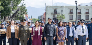 Ray Chagoya fortalece y dignifica la labor de la policía de Oaxaca de Juárez con 27 ascensos y entrega de uniformes