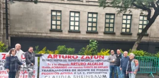 Trabajadores del Monte de Piedad protestan ante la Corte por huelga de casi 11 meses