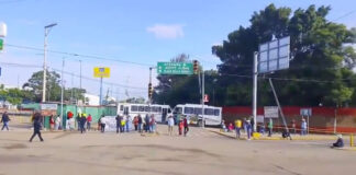 Vecinos de Niños Héroes bloquean Plaza Bella; exigen pozo profundo para garantizar agua potable