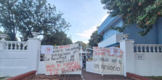 Estudiantes toman instalaciones de Medicina de la UABJO por inconformidad ante presuntos cobros