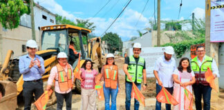 Inaugura Ray Chagoya rehabilitación de la calle Bernardo Balbuena en San Martín Mexicapam.