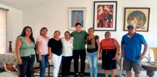 Coco León escucha de frente a las familias de Salina Cruz