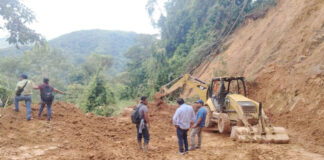 Atienden derrumbes y deslaves en carreteras de Oaxaca por lluvias