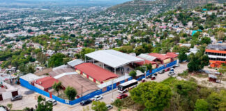 Ray Chagoya entrega nueva aula en primaria de Santa Rosa Panzacola