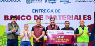 Ray Chagoya entrega Banco de Materiales en Lomas de Santa Rosa