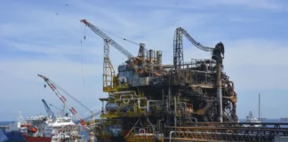 Reportan supuesto incendio en plataforma petrolera; Pemex no emite comunicado